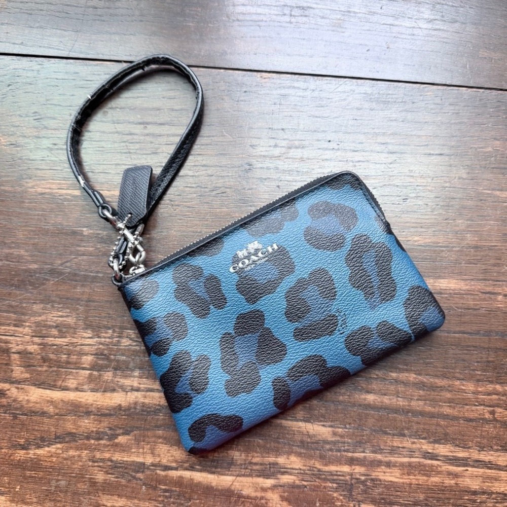 Coach Blue Leopard Print Corner‎ Zip Wristlet Crossgrain Leather Silver Hardware